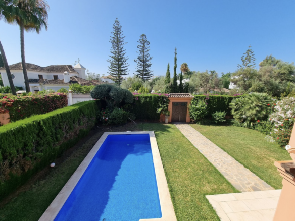 Golden Mile  -5B Villa – Walk to Beach