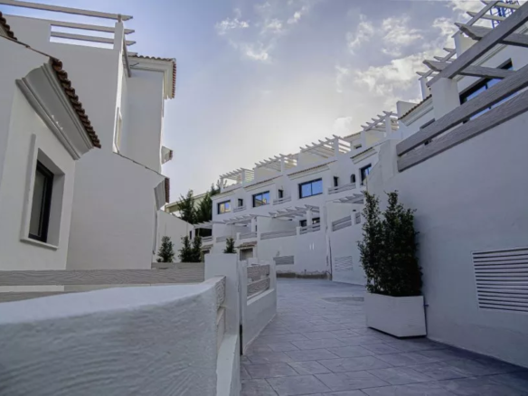 New Golden mile  – 3B Townhouse –  Golf & Country Club