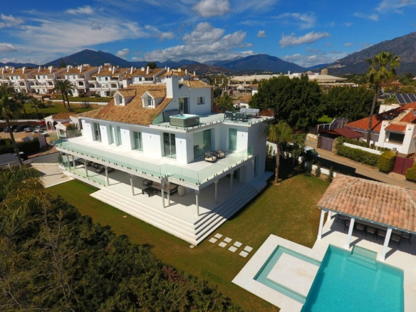 Puerto Banus  – 7B villa – Gated -Turn key