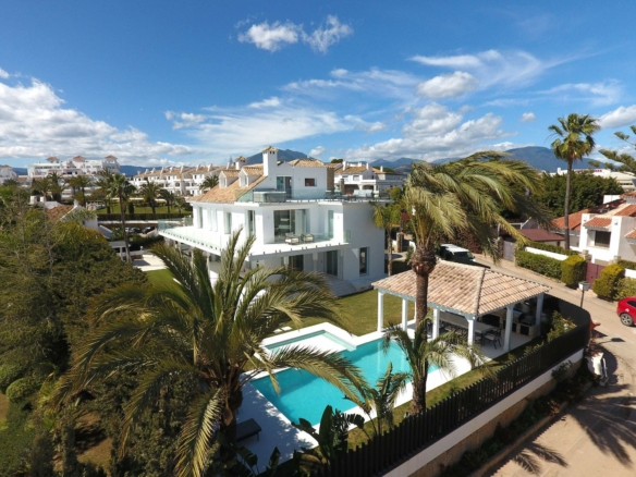 Puerto Banus  – 7B villa – Gated -Turn key