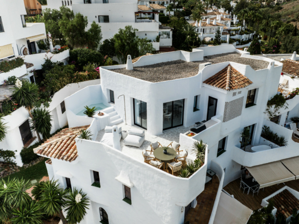Golden Mile – 2B Duplex Penthouse  – Sea Views  – Turn Key