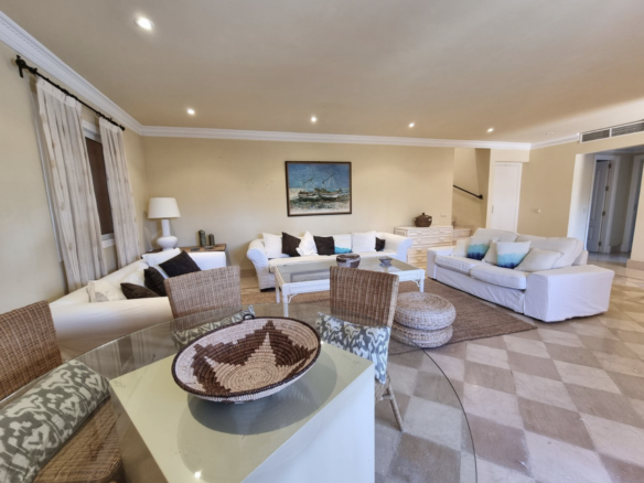 Golden Mile  -5B Villa – Walk to Beach
