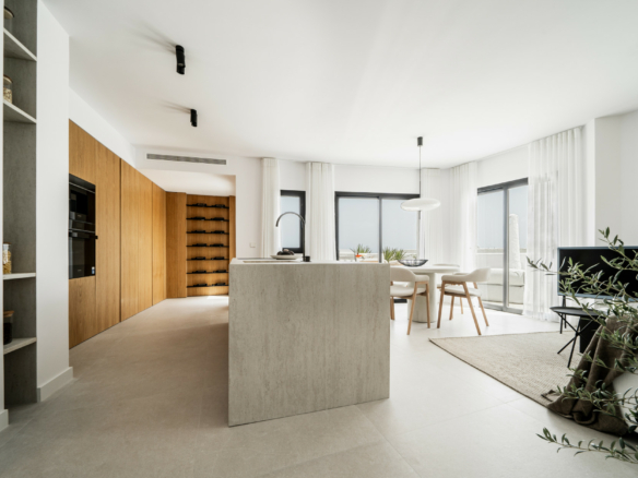 Golden Mile – 2B Duplex Penthouse  – Sea Views  – Turn Key