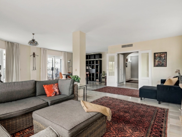 Golden Mile – 3B Penthouse  -South-facing – Tennis