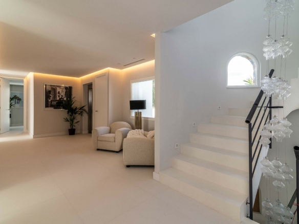 Puerto Banus  – 7B villa – Gated -Turn key