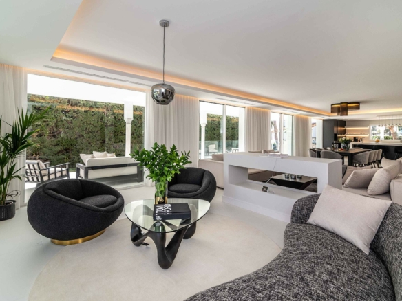 Puerto Banus  – 7B villa – Gated -Turn key