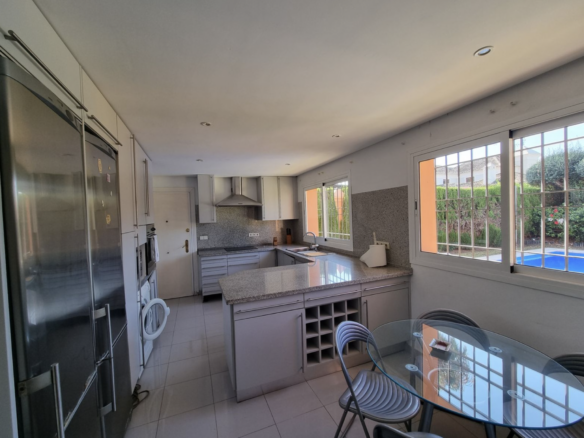 Golden Mile  -5B Villa – Walk to Beach
