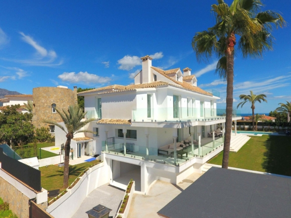 Puerto Banus  – 7B villa – Gated -Turn key