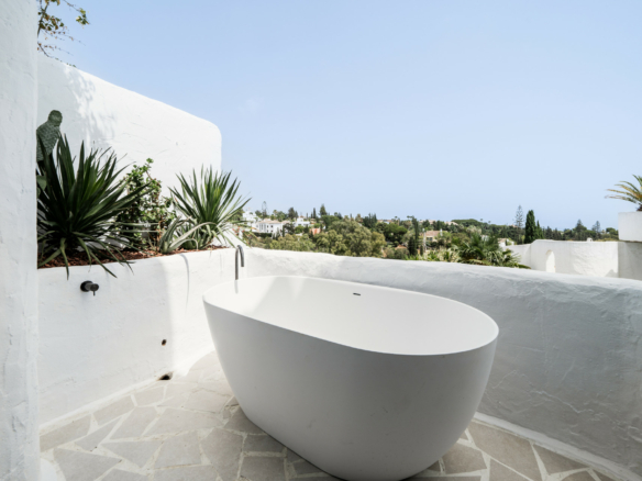 Golden Mile – 2B Duplex Penthouse  – Sea Views  – Turn Key