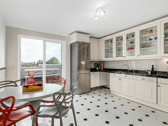 Golden Mile – 3B Penthouse  -South-facing – Tennis