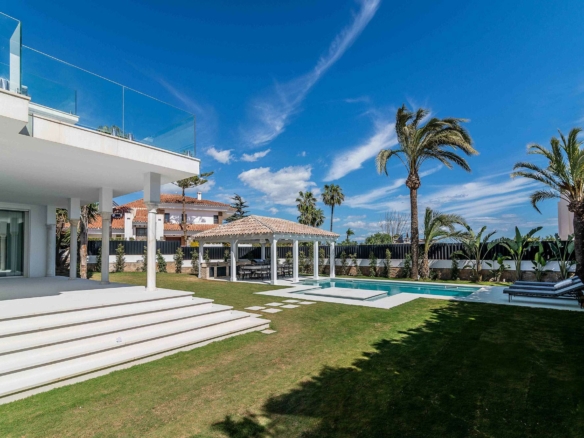 Puerto Banus  – 7B villa – Gated -Turn key