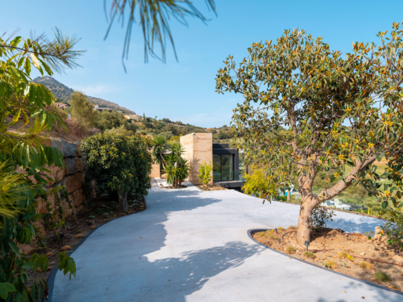 For sale 🏡 Contemporary Villa – Turnkey 🏌️‍♂️ Marbella Club Golf Resort 🌿 Gated