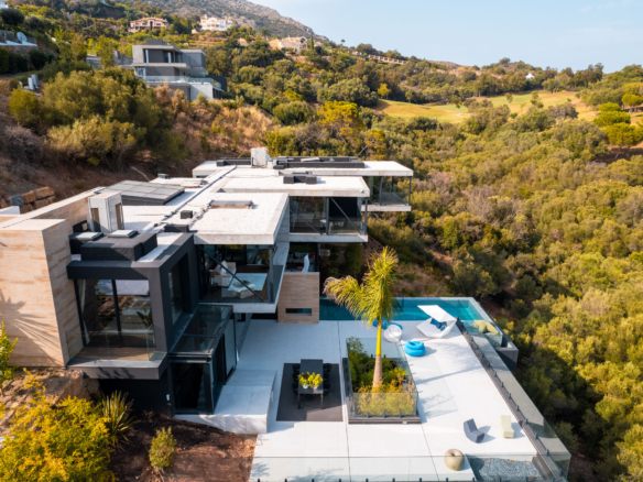 For sale 🏡 Contemporary Villa – Turnkey 🏌️‍♂️ Marbella Club Golf Resort 🌿 Gated
