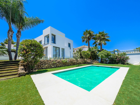 Nueva Andalucía – 5B Modern villa  – Turnkey