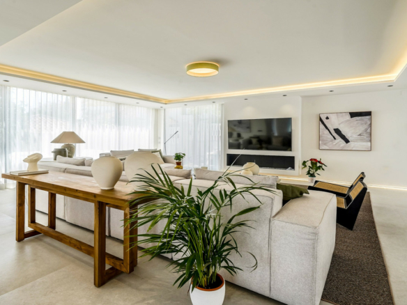 Nueva Andalucía – 5B Modern villa  – Turnkey