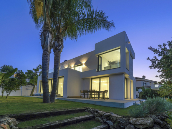 Nueva Andalucía – 5B Modern villa  – Turnkey