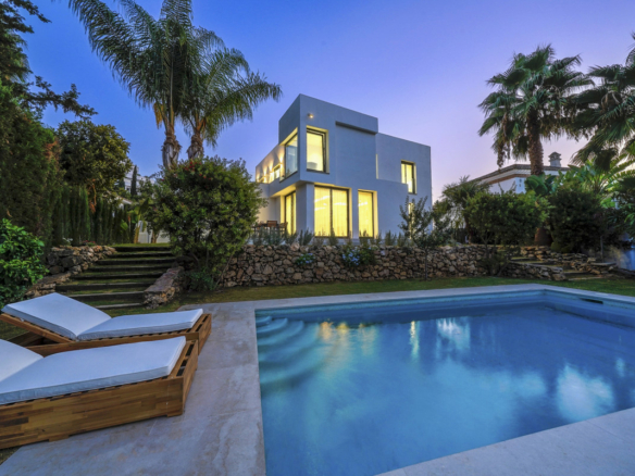 Nueva Andalucía – 5B Modern villa  – Turnkey