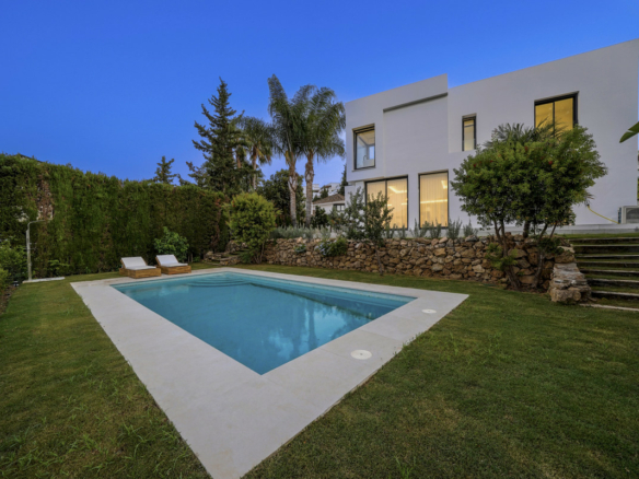 Nueva Andalucía – 5B Modern villa  – Turnkey