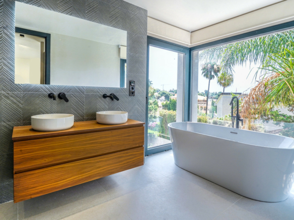 Nueva Andalucía – 5B Modern villa  – Turnkey