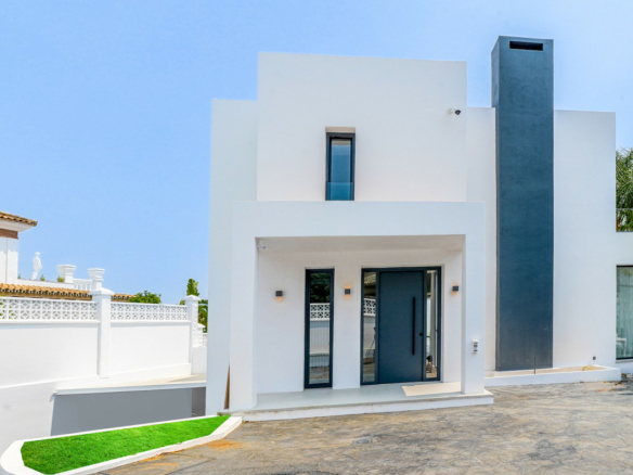 Nueva Andalucía – 5B Modern villa  – Turnkey