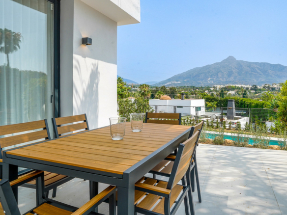 Nueva Andalucía – 5B Modern villa  – Turnkey