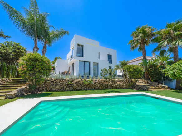 Nueva Andalucía – 5B Modern villa  – Turnkey