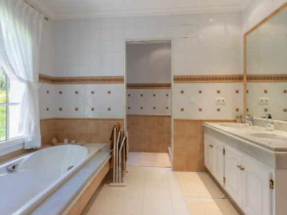 Benahavis  – 4B Luxury Villa – Sea Views