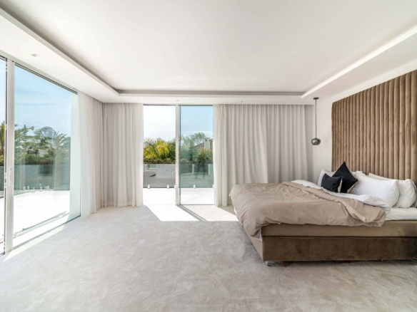 Puerto Banus  – 7B villa – Gated -Turn key