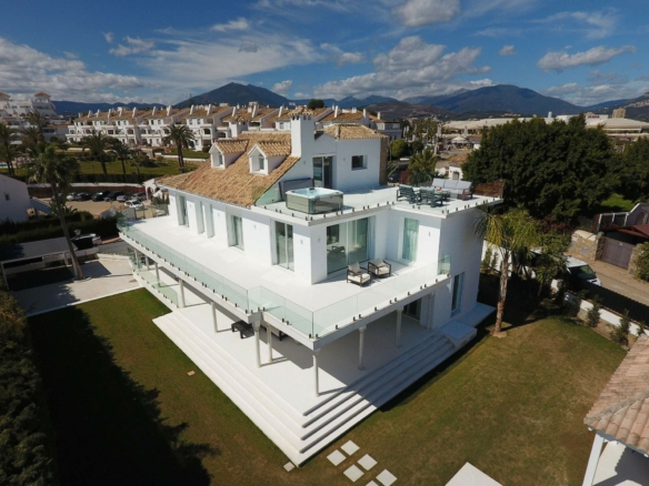 Puerto Banus  – 7B villa – Gated -Turn key