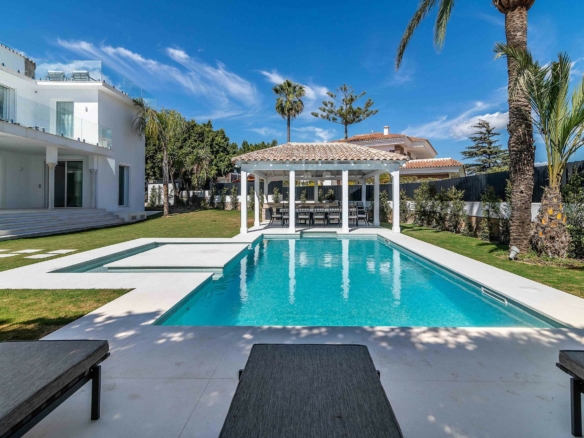 Puerto Banus  – 7B villa – Gated -Turn key