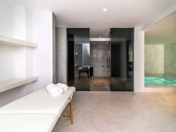 Puerto Banus  – 7B villa – Gated -Turn key