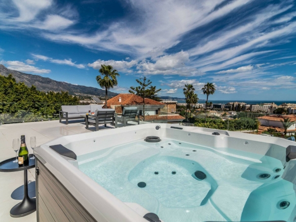 Puerto Banus  – 7B villa – Gated -Turn key