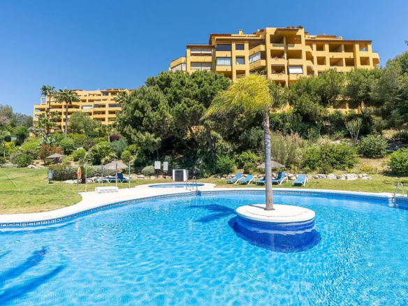 Bargain – Estepona – 3B Duplex Penthouse –  Sea views