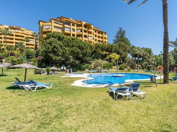 Bargain – Estepona – 3B Duplex Penthouse –  Sea views