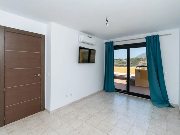 Bargain – Estepona – 3B Duplex Penthouse –  Sea views