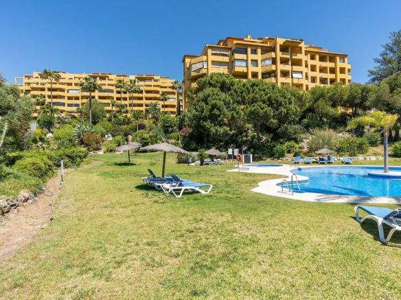 Bargain – Estepona – 3B Duplex Penthouse –  Sea views