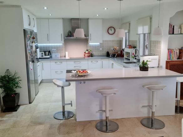 Bargain – Marbella – 3B Townhouse – Near Everything