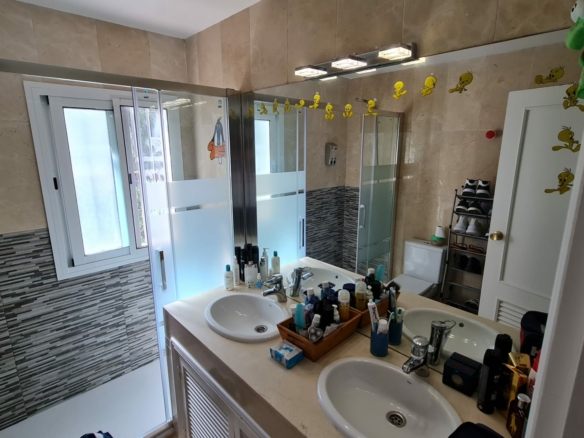 Bargain – Marbella – 3B Townhouse – Near Everything
