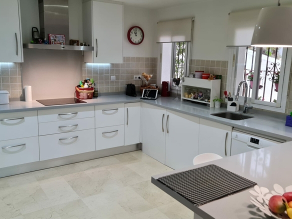 Bargain – Marbella – 3B Townhouse – Near Everything