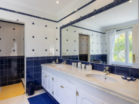 Benahavis  – 4B Luxury Villa – Sea Views