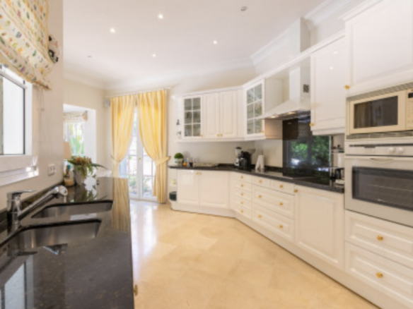 Benahavis  – 4B Luxury Villa – Sea Views