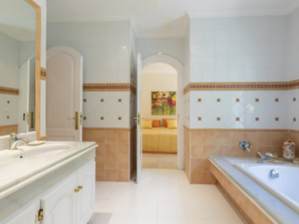 Benahavis  – 4B Luxury Villa – Sea Views