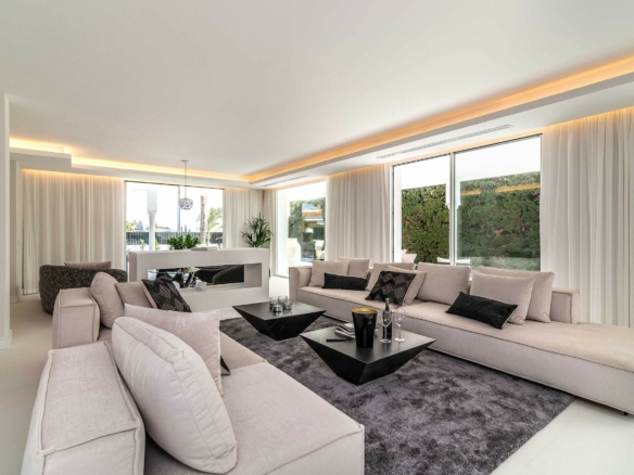 Puerto Banus  – 7B villa – Gated -Turn key