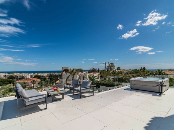 Puerto Banus  – 7B villa – Gated -Turn key