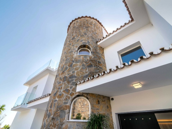 Puerto Banus  – 7B villa – Gated -Turn key