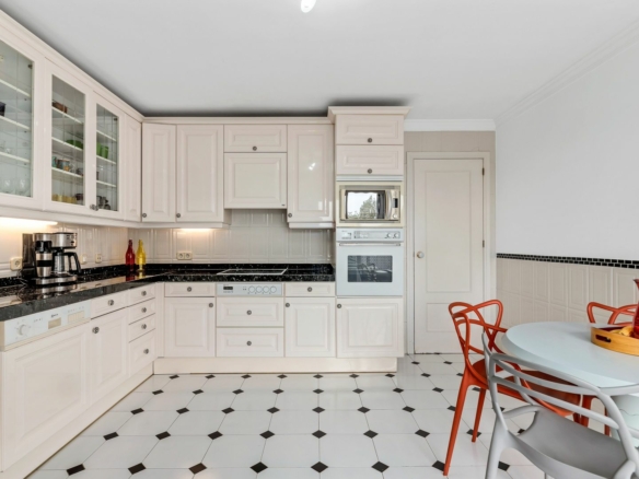Golden Mile – 3B Penthouse  -South-facing – Tennis