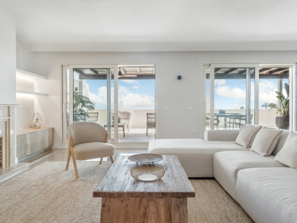 Golden Mile – 2B Duplex Penthouse  – Sea Views  – Turn Key