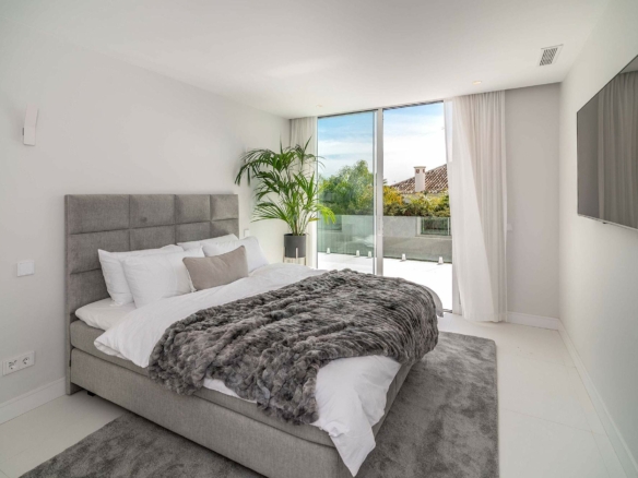 Puerto Banus  – 7B villa – Gated -Turn key
