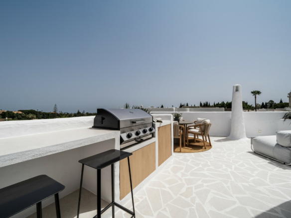 Golden Mile – 2B Duplex Penthouse  – Sea Views  – Turn Key
