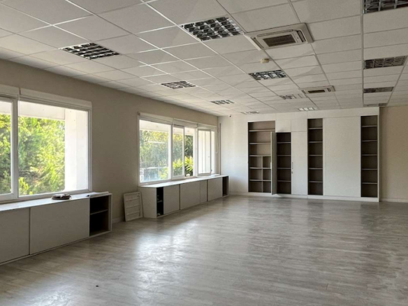 Reduced – Golden Mile – Commercial Unit – Near Beach
